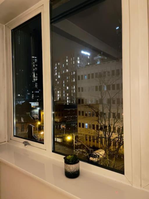 Beautiful Central Open Plan Living! مانشستر المظهر الخارجي الصورة