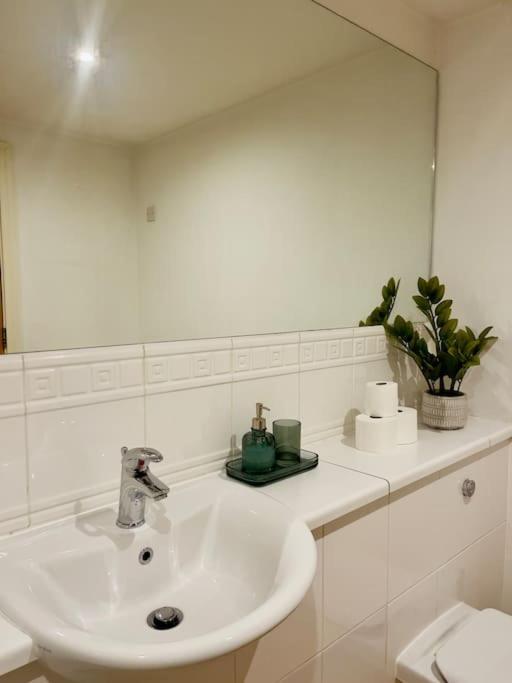Beautiful Central Open Plan Living! مانشستر المظهر الخارجي الصورة