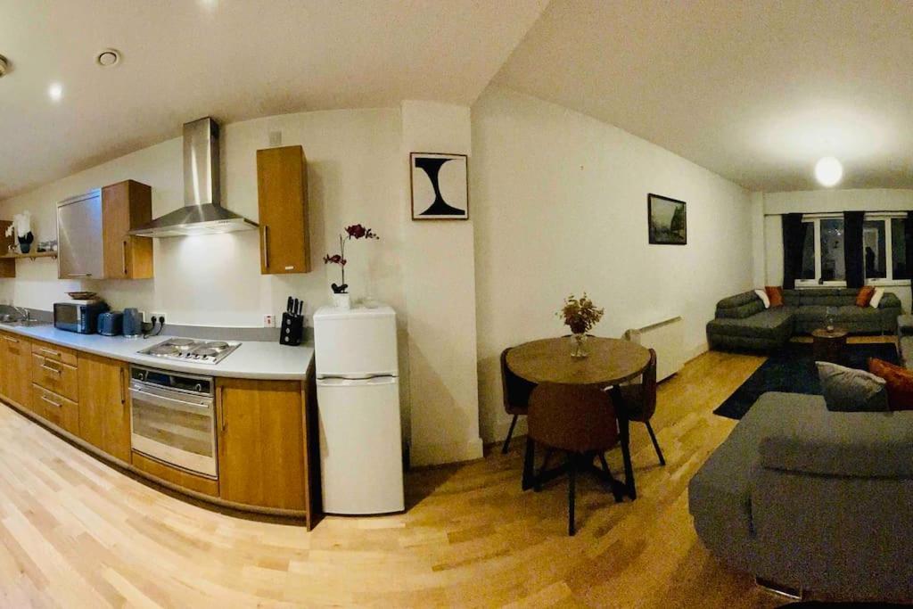 Beautiful Central Open Plan Living! مانشستر المظهر الخارجي الصورة