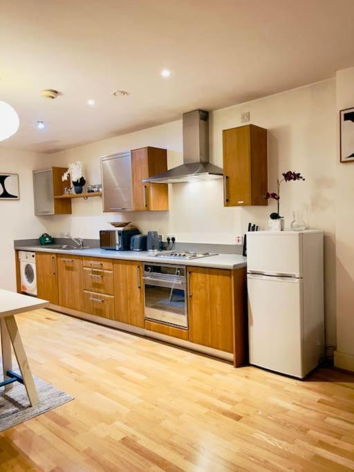 Beautiful Central Open Plan Living! مانشستر المظهر الخارجي الصورة